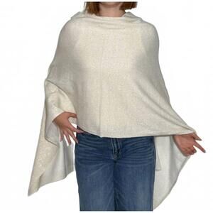 NEW URBAN DAIZY the halo poncho in white